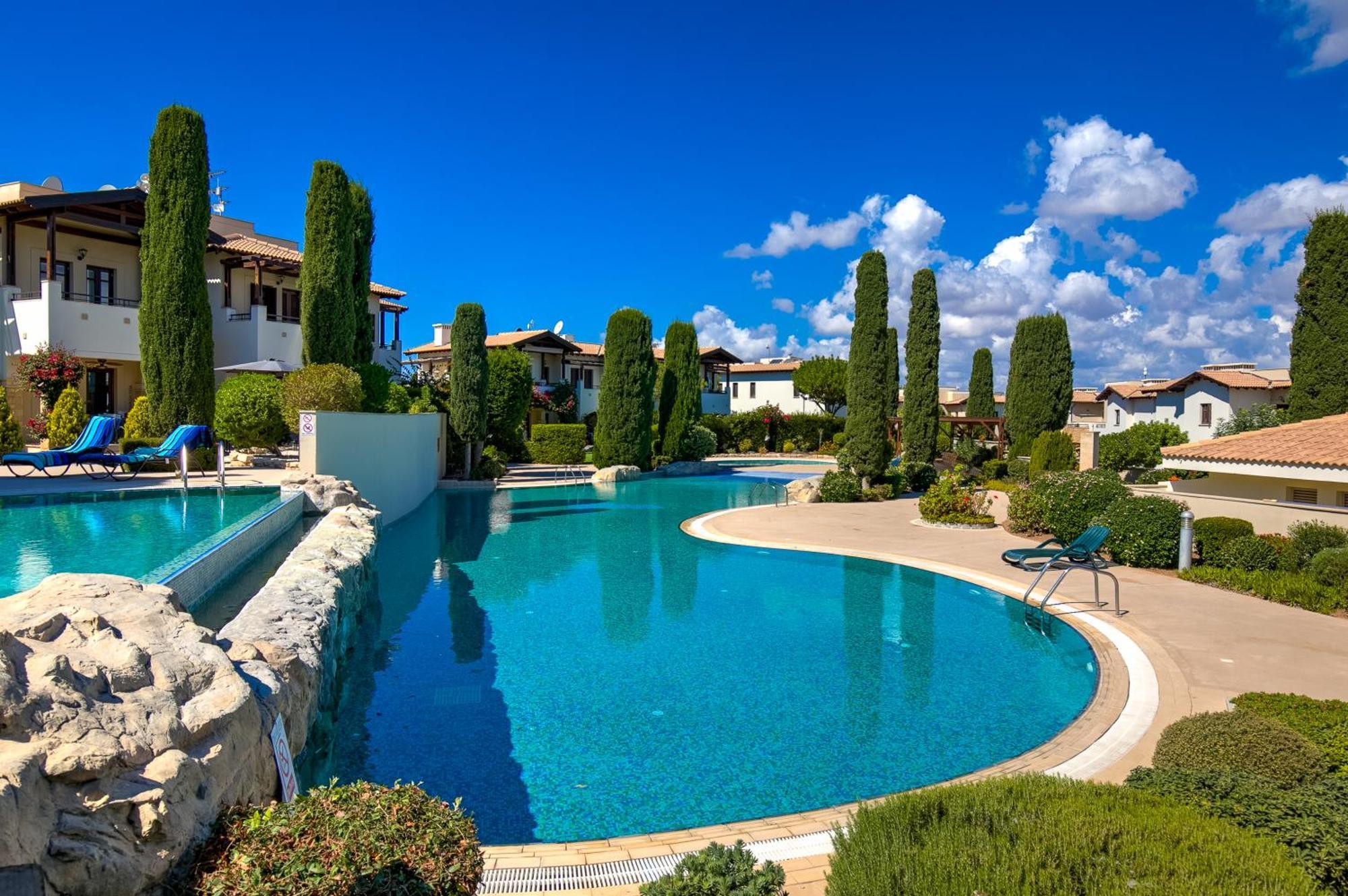 2 Bedroom Apartment Chloe With Communal Pool, Aphrodite Hills Resort 库克里亚 外观 照片