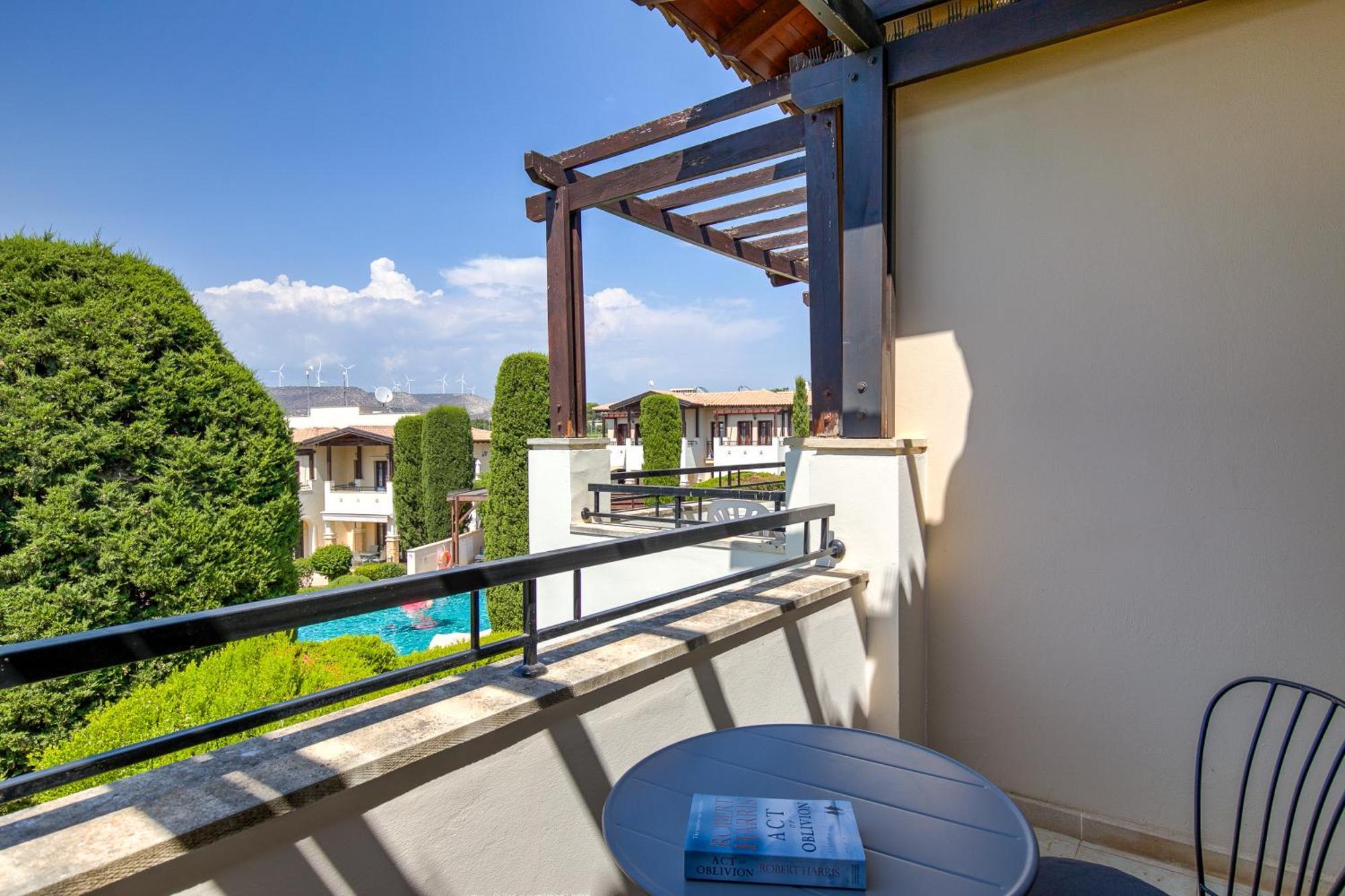 2 Bedroom Apartment Chloe With Communal Pool, Aphrodite Hills Resort 库克里亚 外观 照片