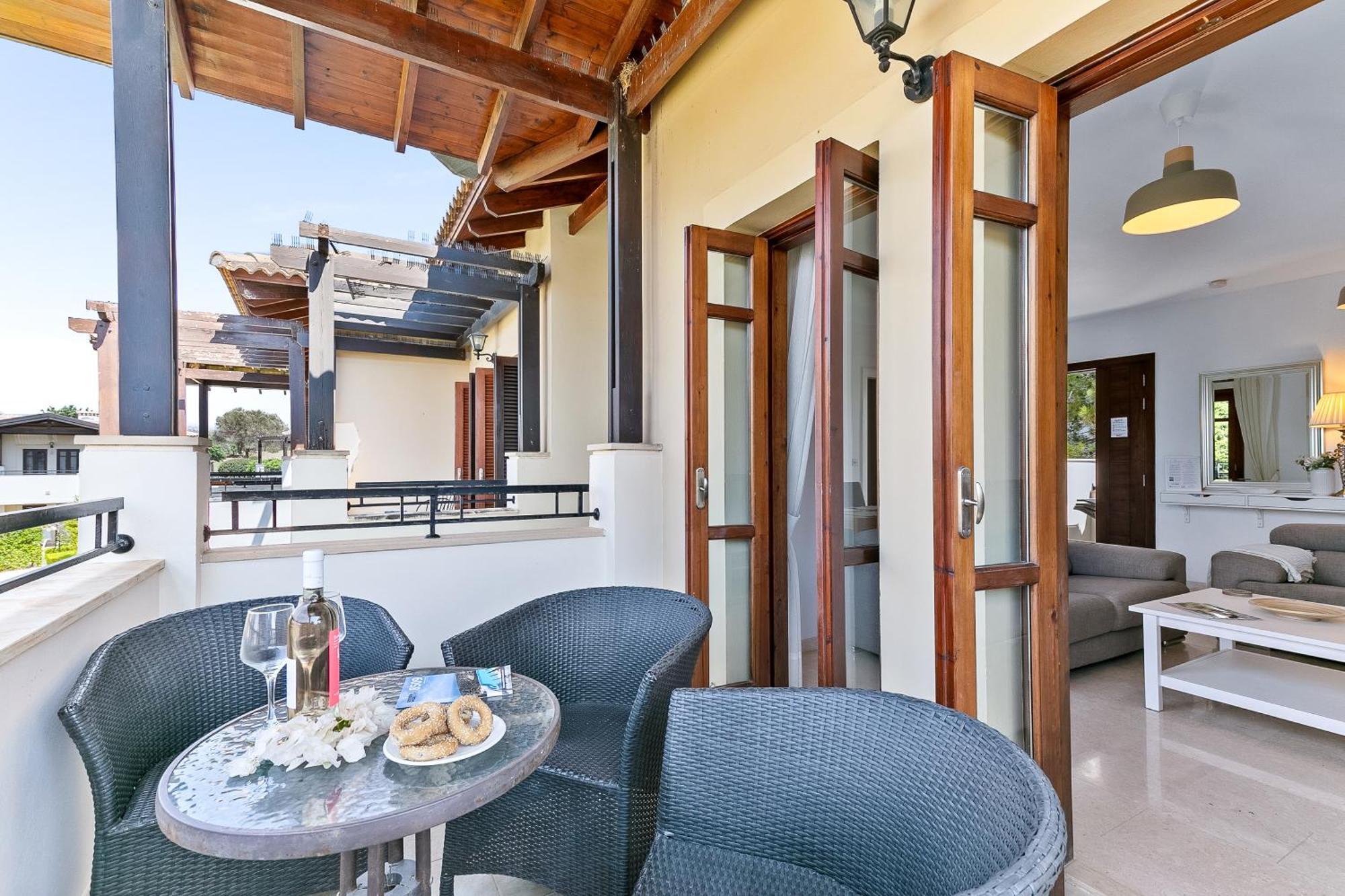 2 Bedroom Apartment Chloe With Communal Pool, Aphrodite Hills Resort 库克里亚 外观 照片