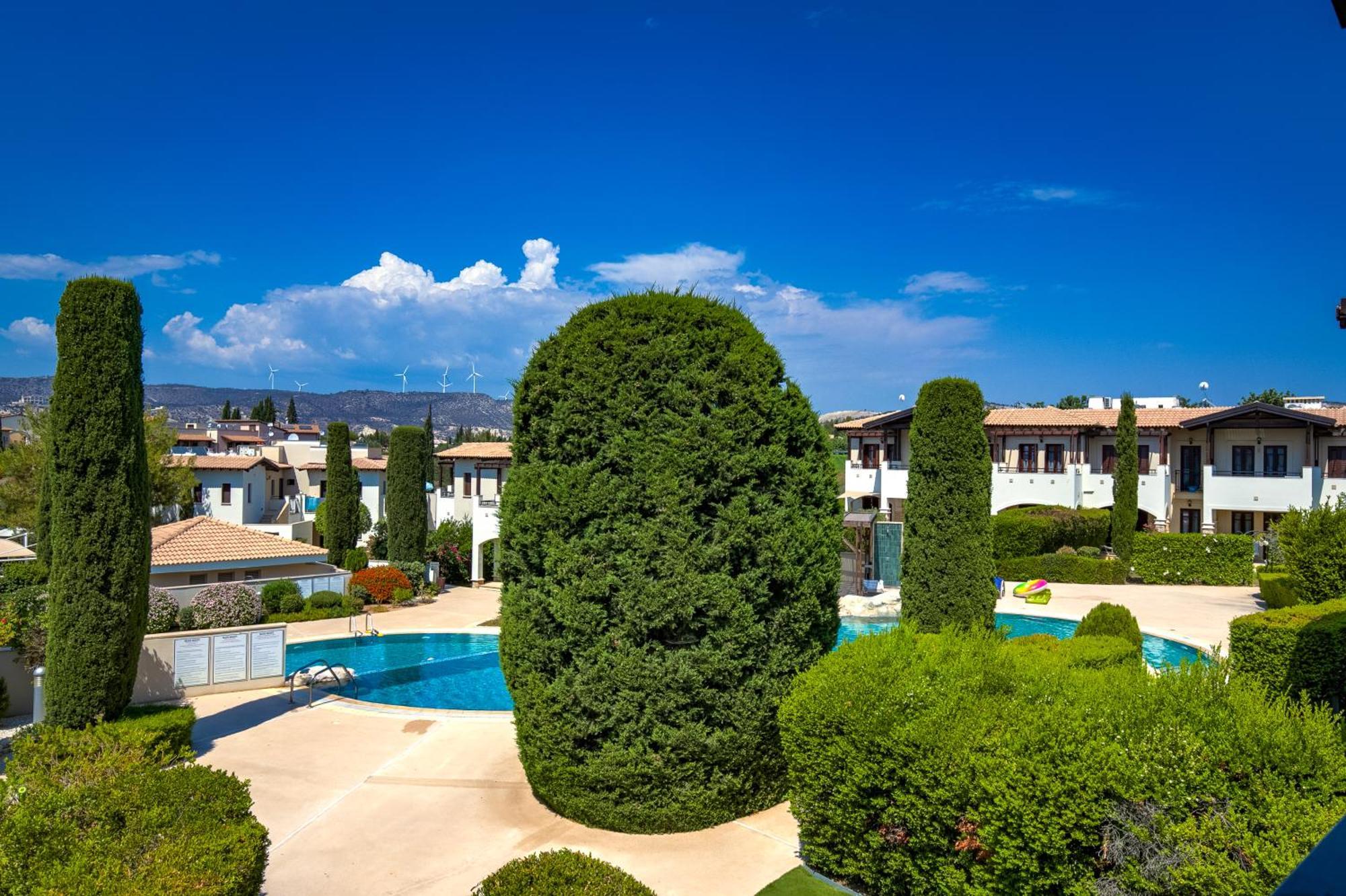 2 Bedroom Apartment Chloe With Communal Pool, Aphrodite Hills Resort 库克里亚 外观 照片