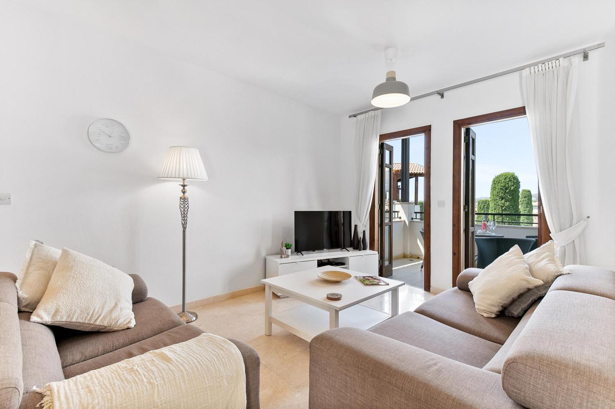 2 Bedroom Apartment Chloe With Communal Pool, Aphrodite Hills Resort 库克里亚 外观 照片