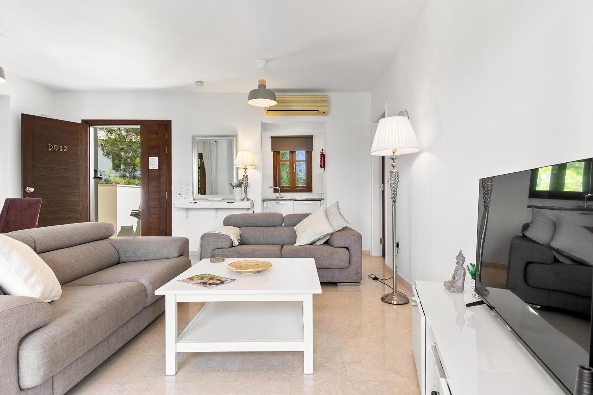 2 Bedroom Apartment Chloe With Communal Pool, Aphrodite Hills Resort 库克里亚 外观 照片