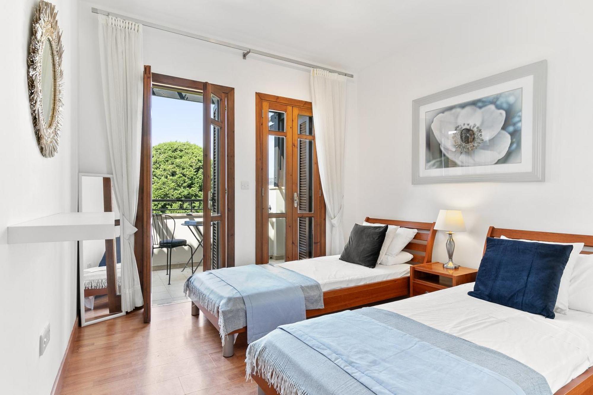 2 Bedroom Apartment Chloe With Communal Pool, Aphrodite Hills Resort 库克里亚 外观 照片