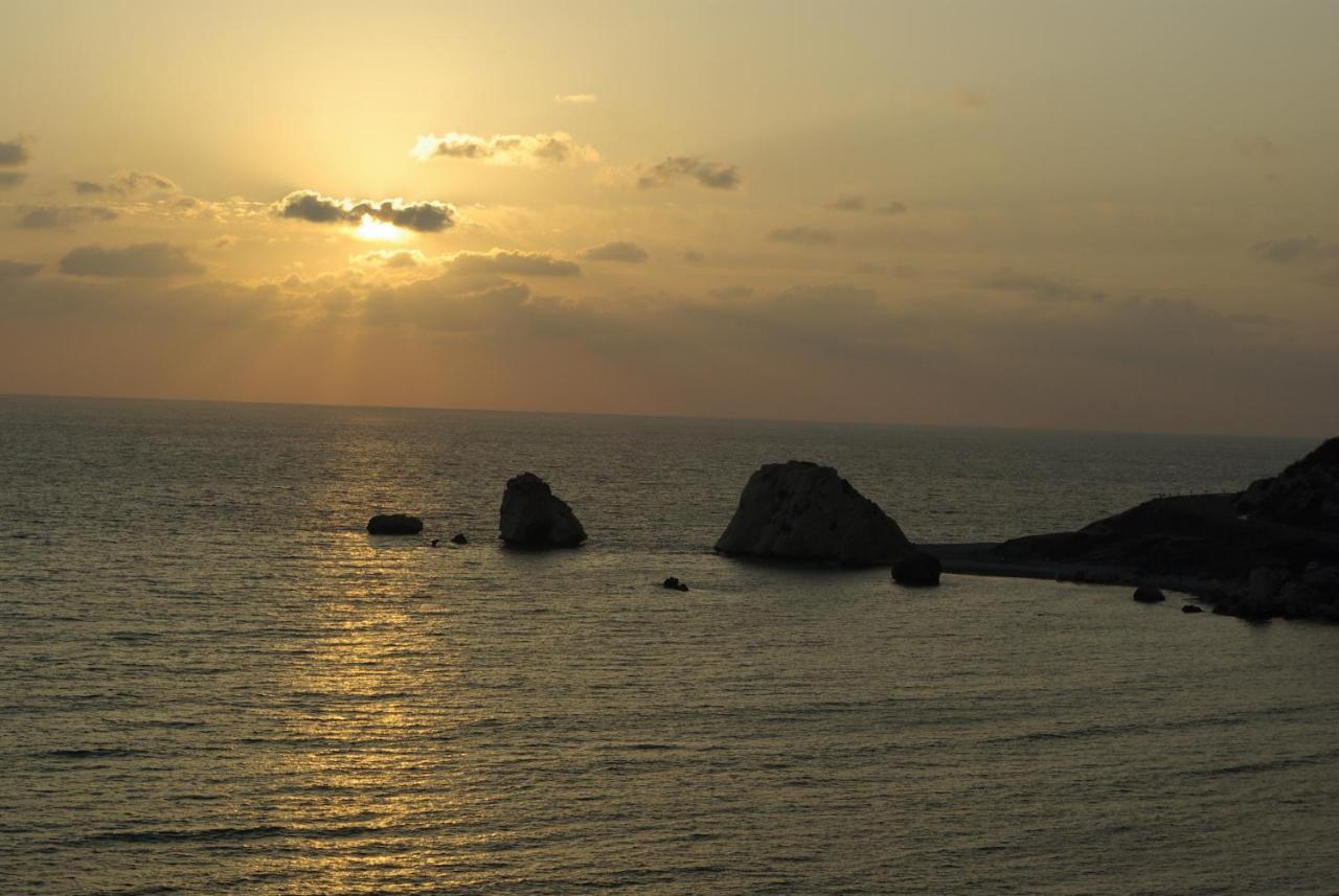 2 Bedroom Apartment Chloe With Communal Pool, Aphrodite Hills Resort 库克里亚 外观 照片